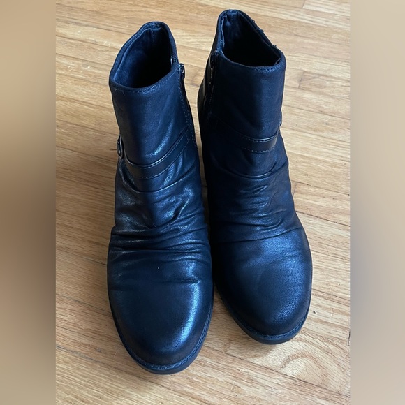 Baretraps Black Ankle Boots.  Size 7.5 - Picture 2 of 7